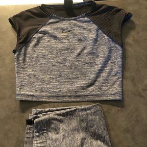 Nike women’s crop top leggings set small